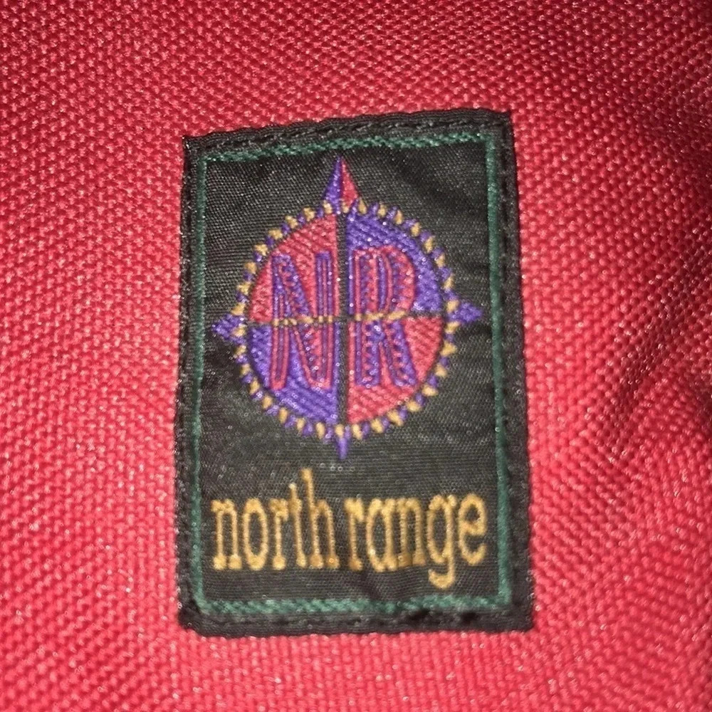 NORTH RANGE backpack red black Aztec type print padded straps - Picture 2 of 9